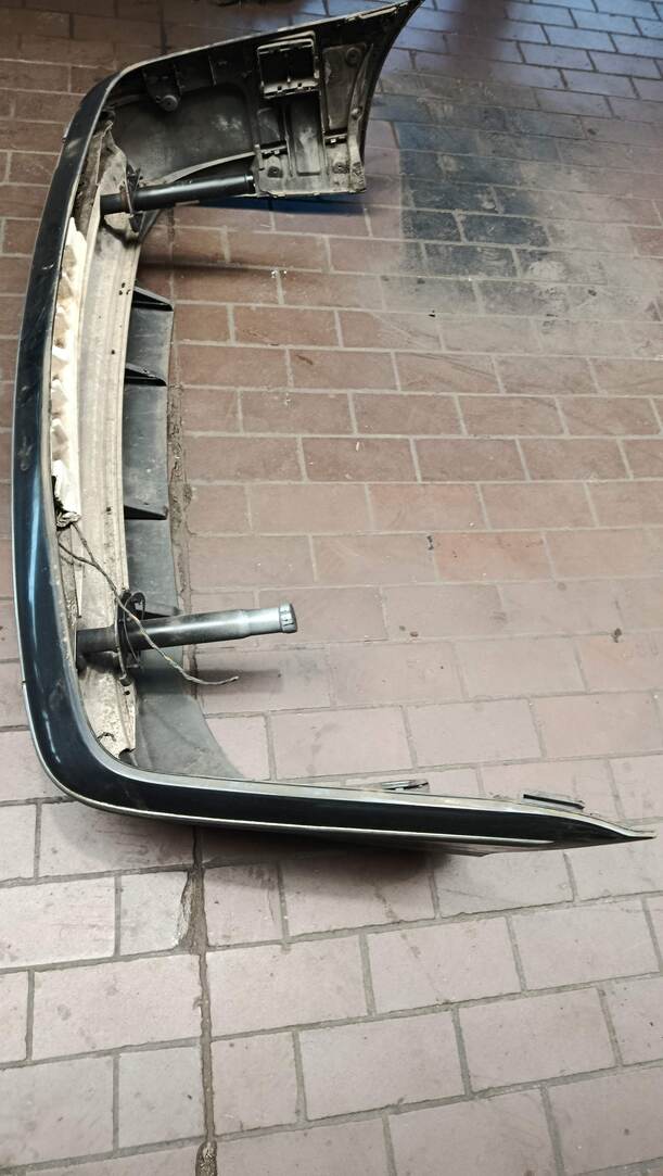 Foto: STOSSFÄNGER / STOßSTANGEN HINTEN eines BMW 523i Special
