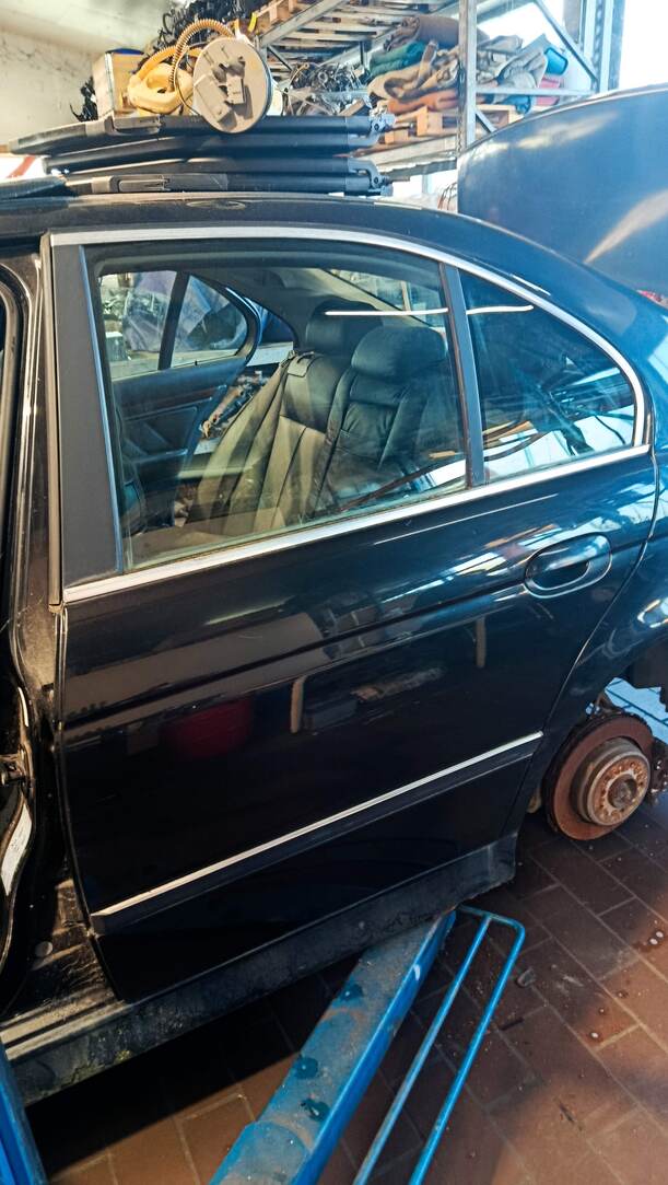 Foto: TÜR HINTEN LINKS eines BMW 523i Special