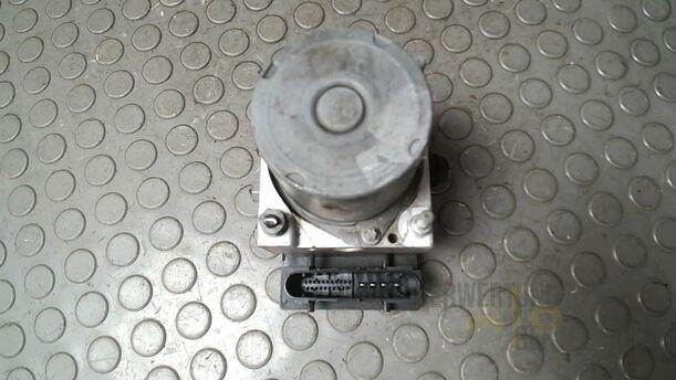 Foto: Hauptbremsaggregat ABS eines Fiat Grande Punto 1.2 8V Special