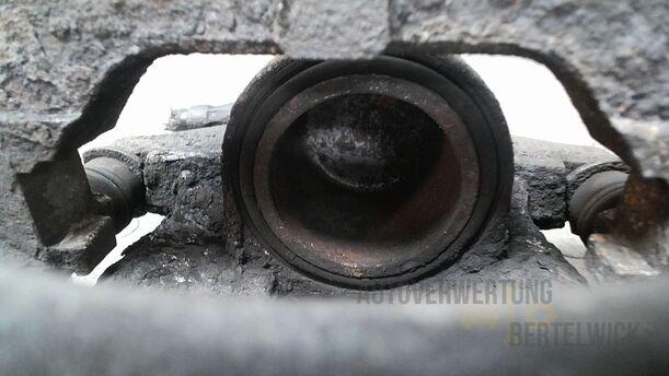 Foto: BREMSSATTEL VORN LINKS eines Fiat Grande Punto 1.2 8V CL