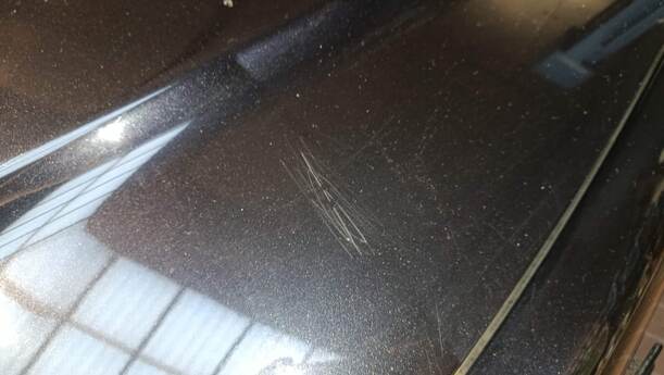 Foto: MOTORHAUBE eines Volvo S80 2.5T CL