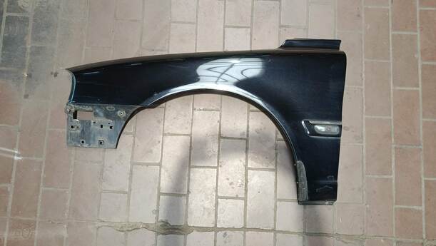 Foto: KOTFLÜGEL LINKS eines Volvo S80 2.5T CL