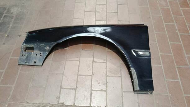Foto: KOTFLÜGEL LINKS eines Volvo S80 2.5T CL