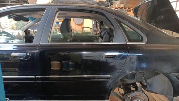 Foto: TÜR HINTEN LINKS eines Volvo S80 2.5T CL