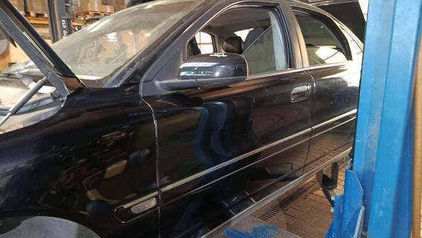 Foto: TÜR VORN LINKS eines Volvo S80 2.5T CL