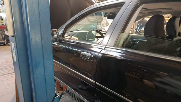 Foto: TÜR VORN LINKS eines Volvo S80 2.5T CL