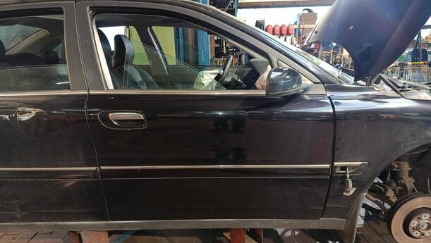 Foto: TÜR VORN RECHTS eines Volvo S80 2.5T CL