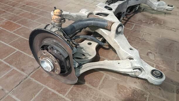 Foto: HINTERACHSE eines Volvo S80 2.5T CL
