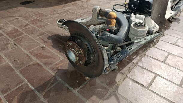 Foto: HINTERACHSE eines Volvo S80 2.5T CL