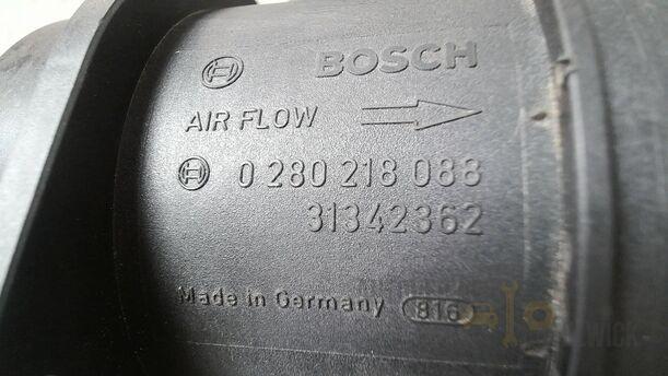 Foto: LUFTMASSENMESSER ( BOSCH ) eines Volvo S80 2.5T CL