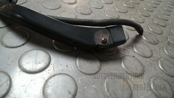 Foto: WISCHERARM SCHEINWERFERREINIGUNG LINKS eines Volvo S80 2.5T CL