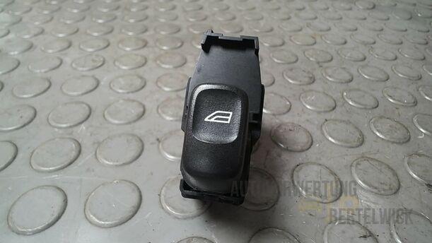 Foto: FENSTERHEBERSCHALTER HINTEN eines Volvo S80 2.5T CL