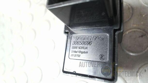 Foto: FENSTERHEBERSCHALTER HINTEN eines Volvo S80 2.5T CL