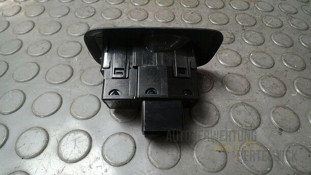 Foto: FENSTERHEBERSCHALTER HINTEN eines Volvo S80 2.5T CL