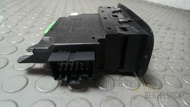 Foto: FENSTERHEBERSCHALTER eines Volvo S80 2.5T CL