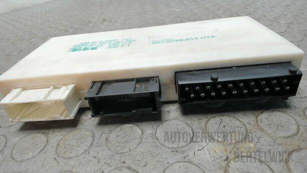 Foto: STEUERGERÄT / GRUNDMODUL LOW eines BMW 523i CL