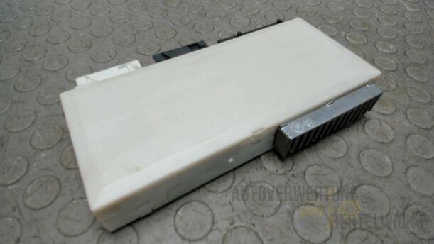 Foto: STEUERGERÄT / GRUNDMODUL LOW eines BMW 523i CL