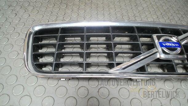 Foto: KÜHLERGRILL eines Volvo S80 2.5T