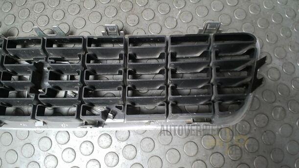 Foto: KÜHLERGRILL eines Volvo S80 2.5T