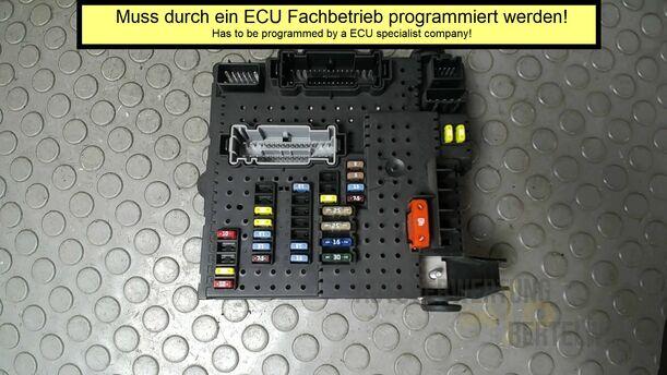Foto: HINTERES ELEKTRONIKMODUL/ SICHERUNGSKASTEN eines Volvo S80 2.5T