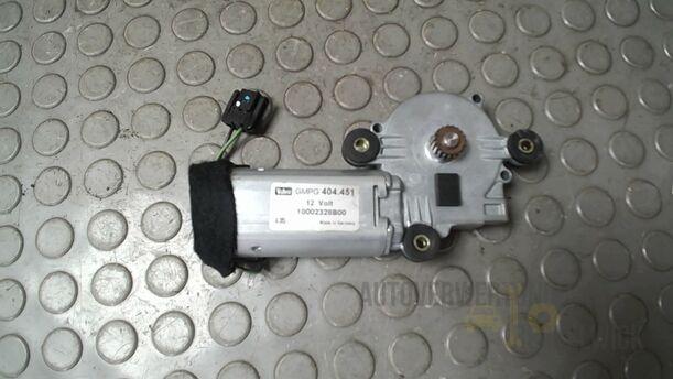 Foto: MOTOR SCHIEBEDACH/ SCHIEBEDACHMOTOR eines Volvo S80 2.5T