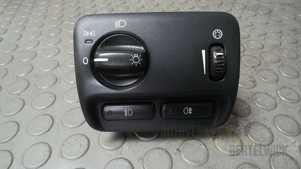 Foto: LICHTSCHALTER ( NEBELSCHEINWERFER ) eines Volvo S80 2.5T