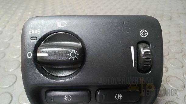 Foto: LICHTSCHALTER ( NEBELSCHEINWERFER ) eines Volvo S80 2.5T