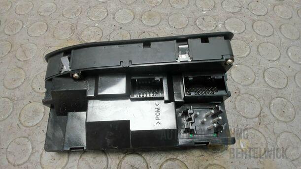 Foto: FENSTERHEBERSCHALTER eines BMW 523i