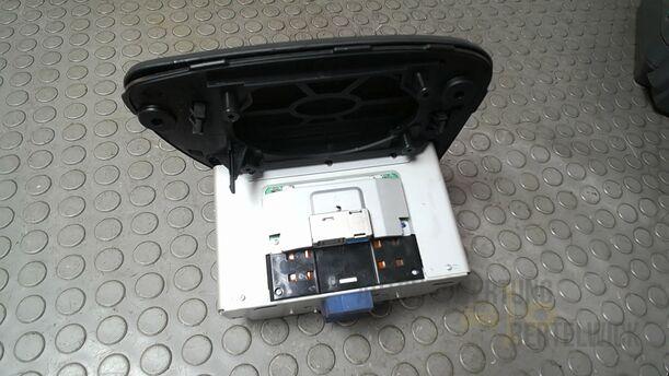 Foto: DISPLAY/ BILDSCHIRM eines Volvo S80 2.5T CL