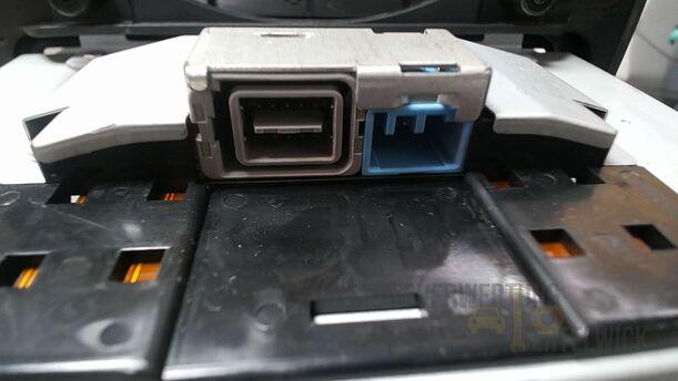 Foto: DISPLAY/ BILDSCHIRM eines Volvo S80 2.5T CL