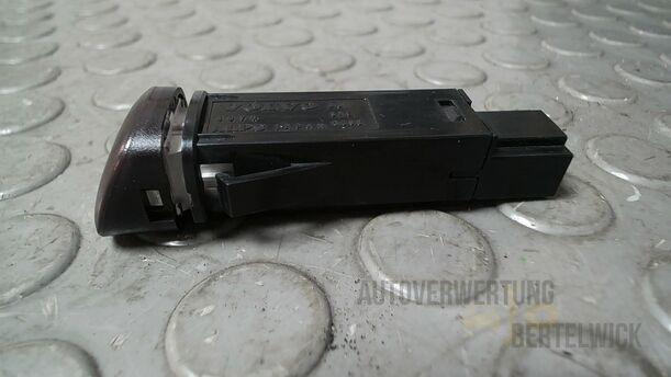 Foto: SCHALTER WARNBLINKANLAGE/ WARNBLINKSCHALTER eines Volvo S80 2.5T CL