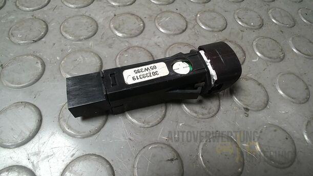 Foto: SCHALTER WARNBLINKANLAGE/ WARNBLINKSCHALTER eines Volvo S80 2.5T CL