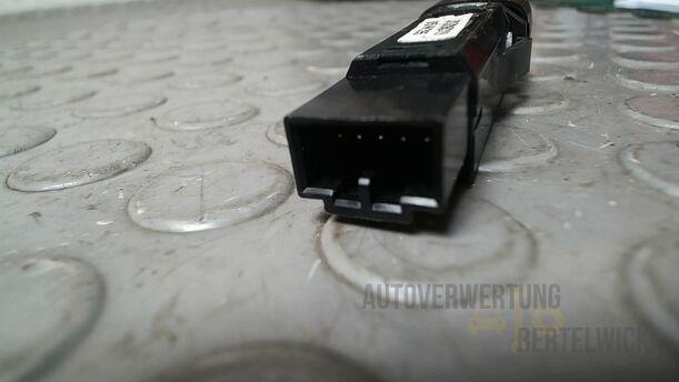 Foto: SCHALTER WARNBLINKANLAGE/ WARNBLINKSCHALTER eines Volvo S80 2.5T CL