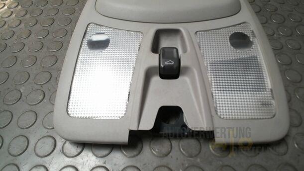 Foto: INNENLEUCHTE/ BELEUCHTUNG VORN eines Volvo S80 2.5T CL