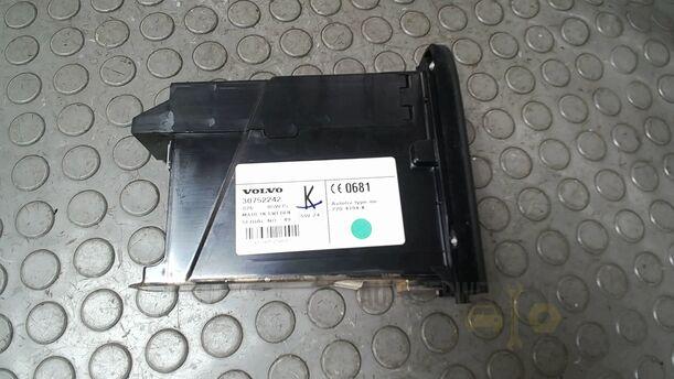 Foto: TASTENFELD TELEFON eines Volvo S80 2.5T CL