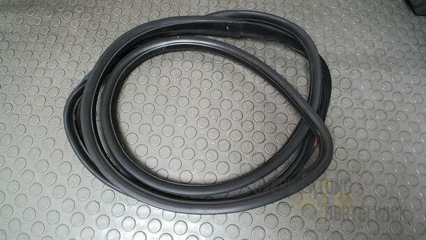 Foto: TÜRDICHTUNG VORN LINKS eines Volvo S80 2.5T CL