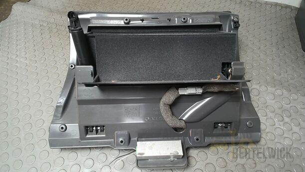 Foto: HANDSCHUHFACH eines Volvo S80 2.5T CL