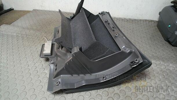 Foto: HANDSCHUHFACH eines Volvo S80 2.5T CL