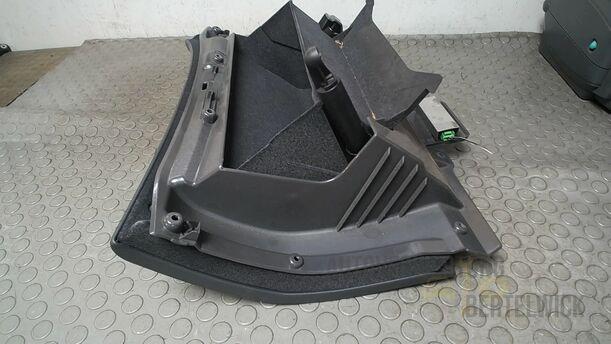 Foto: HANDSCHUHFACH eines Volvo S80 2.5T CL