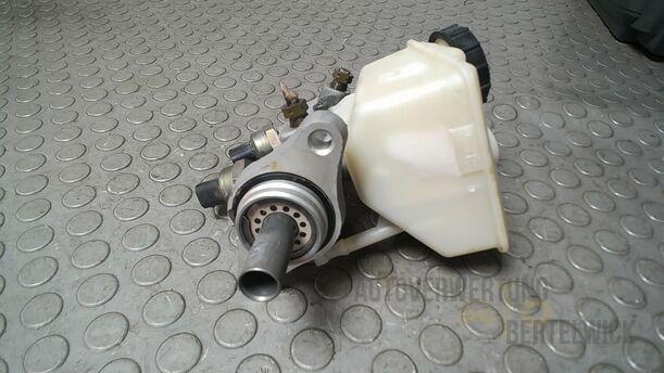 Foto: HAUPTBREMSZYLINDER eines Volvo S80 2.5T