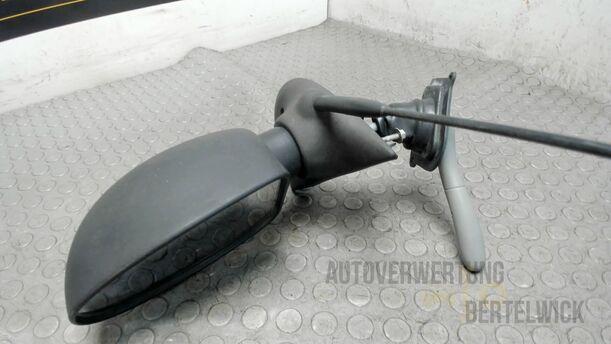 Foto: AUSSENSPIEGEL LINKS eines Renault Twingo 1.2