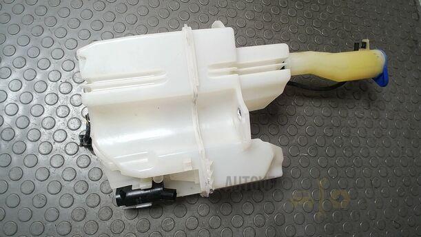 Foto: SCHEIBENWASCHBEHÄLTER eines Volvo S80 2.5T