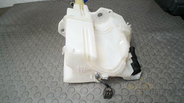 Foto: SCHEIBENWASCHBEHÄLTER eines Volvo S80 2.5T