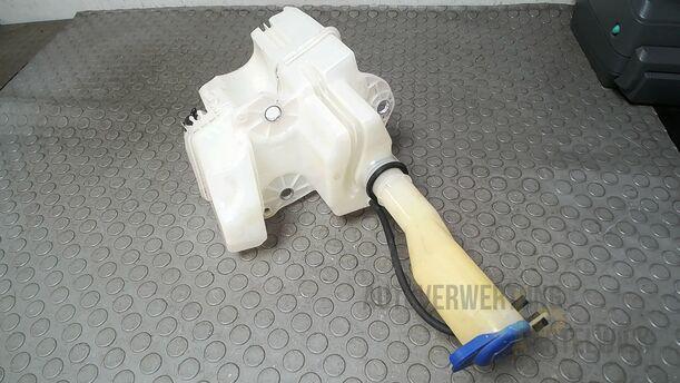 Foto: SCHEIBENWASCHBEHÄLTER eines Volvo S80 2.5T