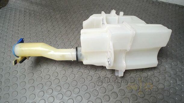 Foto: SCHEIBENWASCHBEHÄLTER eines Volvo S80 2.5T