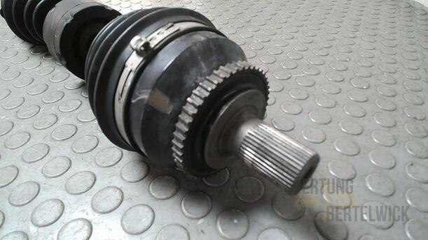 Foto: ANTRIEBSWELLE LINKS ( AUTOMATIK ) eines Volvo S80 2.5T