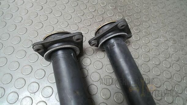 Foto: STOSSDÄMPFERPAAR HINTEN eines Volvo S80 2.5T