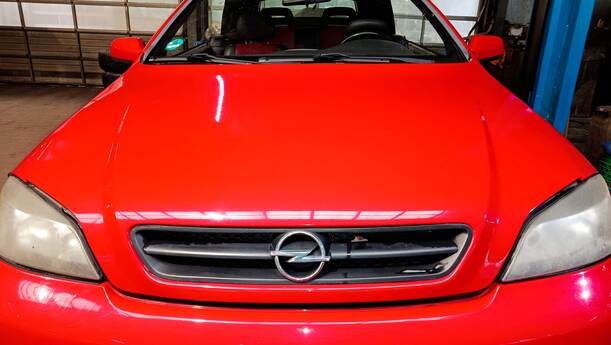 Foto: MOTORHAUBE ( OHNE KÜHLERGRILL ) eines Opel Astra Cabrio 2.2 16V