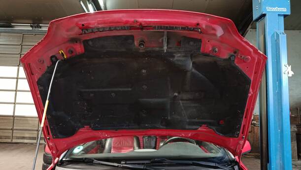 Foto: MOTORHAUBE ( OHNE KÜHLERGRILL ) eines Opel Astra Cabrio 2.2 16V
