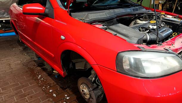Foto: KOTFLÜGEL RECHTS eines Opel Astra Cabrio 2.2 16V